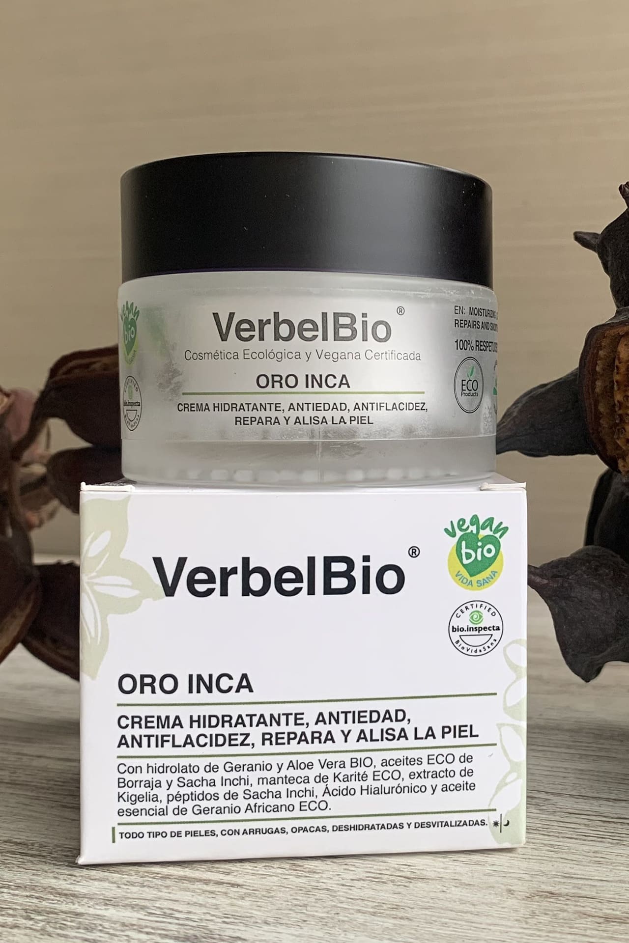 Crema hidratante, antiedad, antiflacidez, repara y alisa la piel.