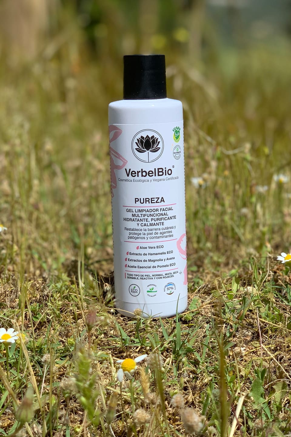 Gel limpiador facial multifuncional hidratante, purificante y calmante.